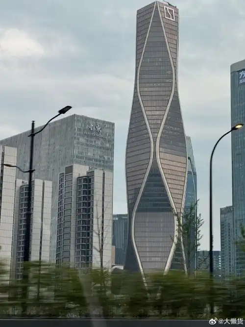 带娃去跳舞  堵死了  还好有ad max 无图  杭州这个晚高峰无敌了  @影