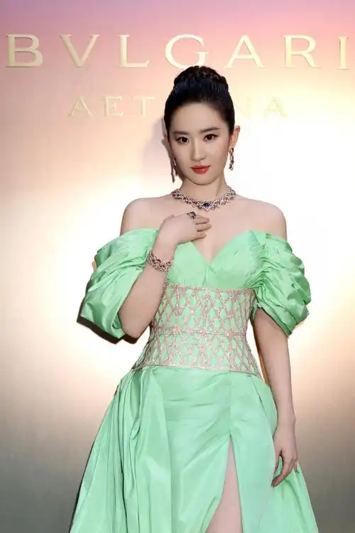 刘亦菲换了腰封##刘亦菲许愿池的少女