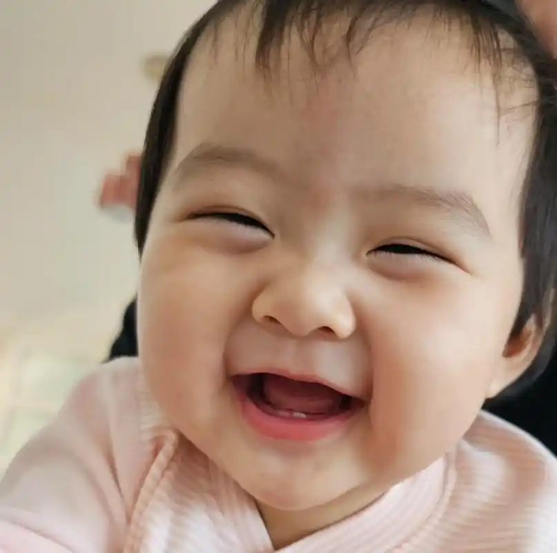 长牙牙了.#第一颗乳牙 #小孩的笑容是最治愈的 #人类幼崽成 - 抖音