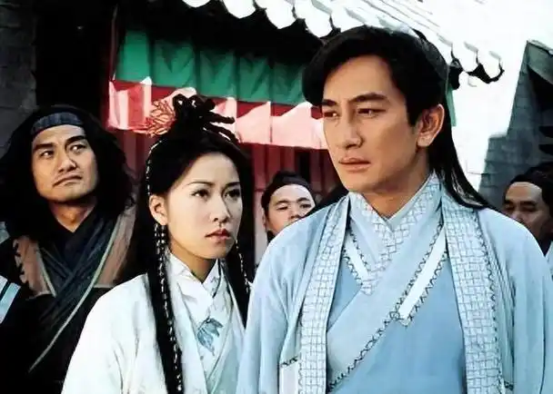 这部剧不仅唤起了我对港台电视剧的回忆,更让我再次感受到经典之作的