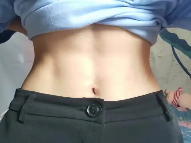 (我的腹肌养成记)#练出腹肌马甲线  #撩起衣服就是腹肌  #腹肌女生