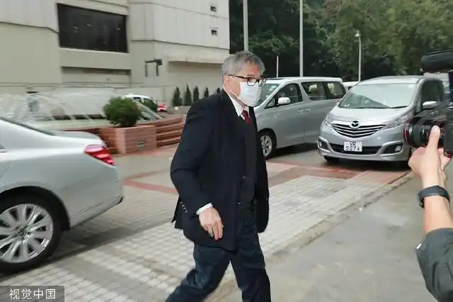 组图霍英东第二代争产案继续庭审霍震宇霍丽娜等现身法院