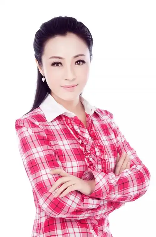 陈慧迪 饰 崔莺莺主演阵容上越《西厢记》即将亮相北京长安大戏院,并