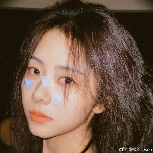 谭松韵第一次发十二宫格#谭松韵分享12张鲜花头像照,第一次发十豆宫