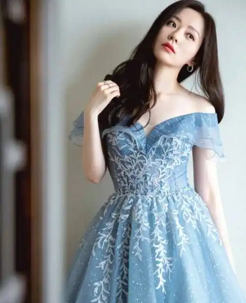 饱满性感美到发光,38岁张靓颖写真赏_皮肤_气质_自然