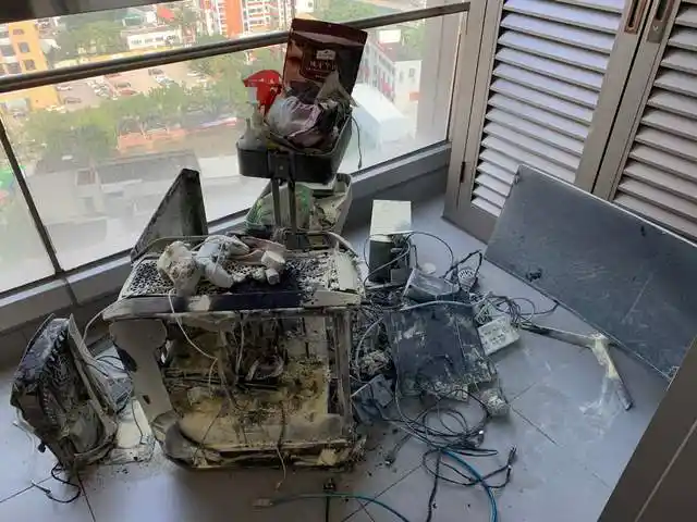 3万8的电脑起火,没找出原因,老哥做对了一件事避免全屋被烧|电源