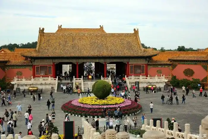 去故宫博物院乾清门广场拍摄开封菊花展