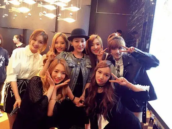 宇宙少女红毯亮相[保存到相册]0