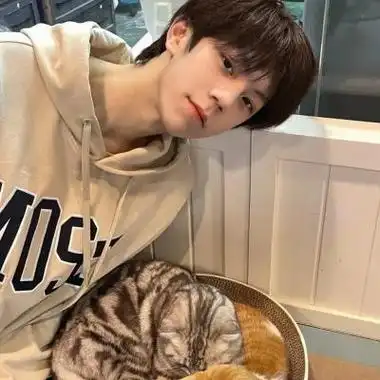 qq阳光真人男生帅气头像大全最新