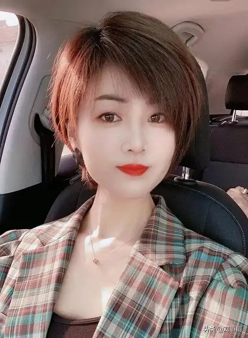 是时候剪掉长发了,15款短发送给你,利落时尚显脸小