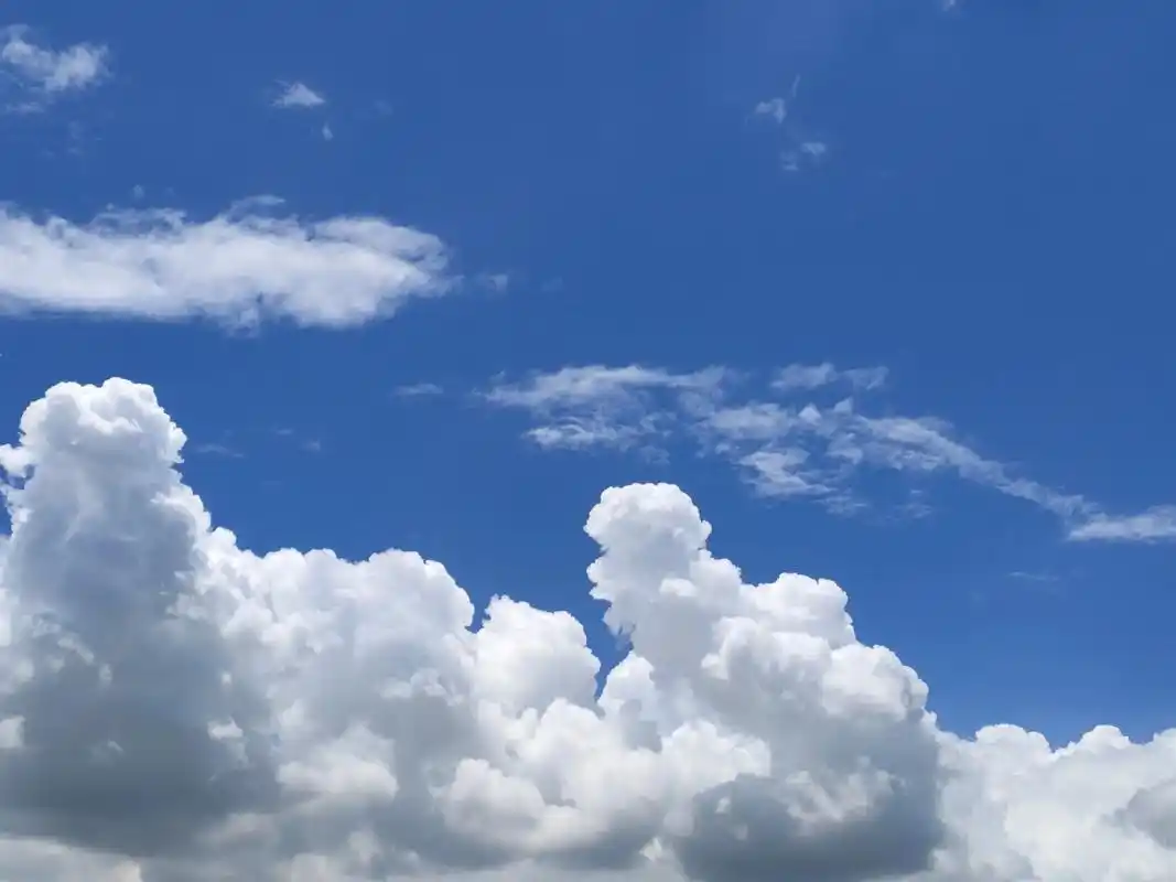 分享你手机里的天空照片吧～#分享你手机里的云朵照  #云朵收 - 抖音