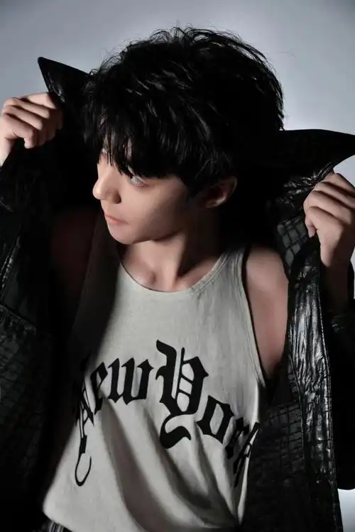 王俊凯23岁氛围感生日写真释出 超高颜值让人想舔屏(8)