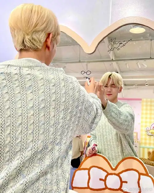 边伯贤##微博变美手册#呜呜呜呜近期伯贤的ins照片都好好看哇