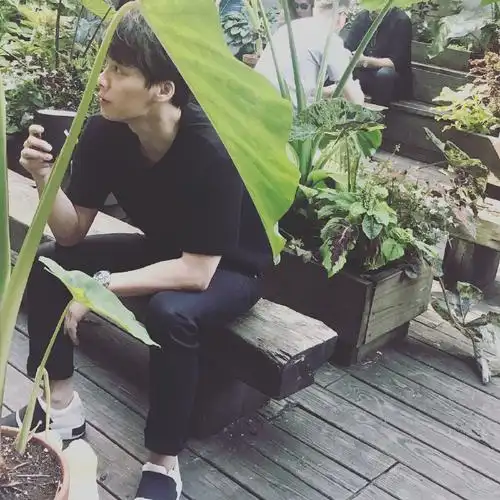 李易峰街拍part5 逛逛街 逛逛书店 喝杯咖啡 惬意的生活2017纽约首鞍