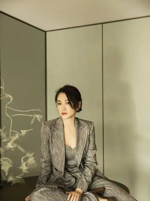 原创原创35岁以后女神穿什么最好看看看李小冉穿搭示范