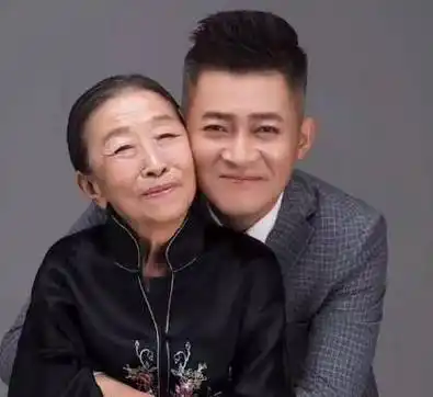 杨紫带火了邓伦带火了李现,为何偏偏带不动他?_杨志刚_老婆_细胞