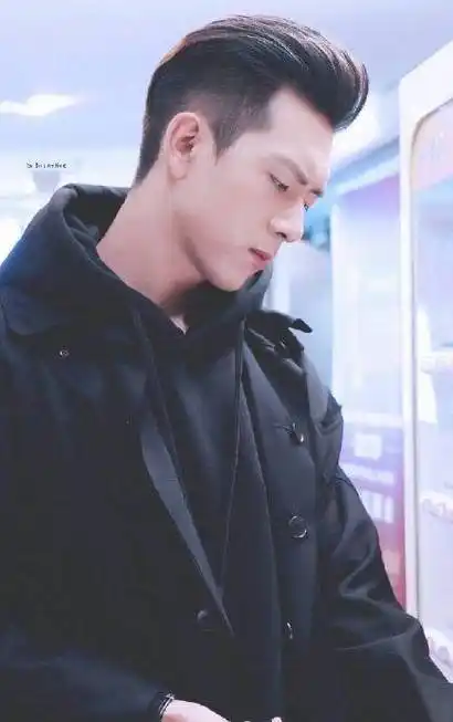 男明星最帅背头,李现,肖战各有特色,这些人是一代人心中的经典_发型