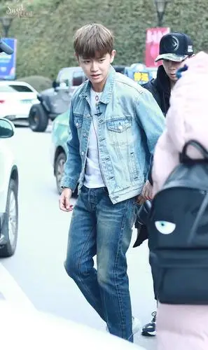 国超(艺名任嘉伦)的牛仔裤让我穿越了