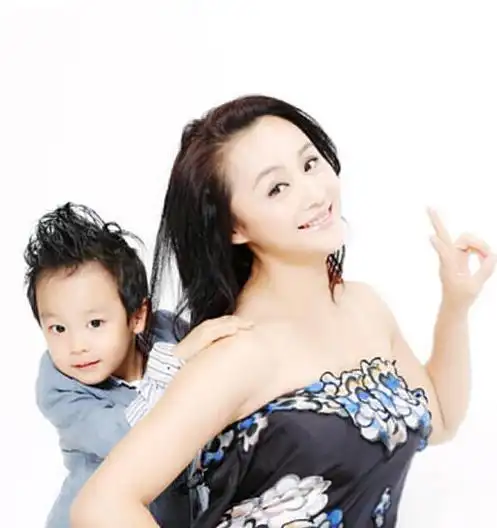 国家一级演员王斑,出道33年却不温不火,妻子曾是央视当红主持人