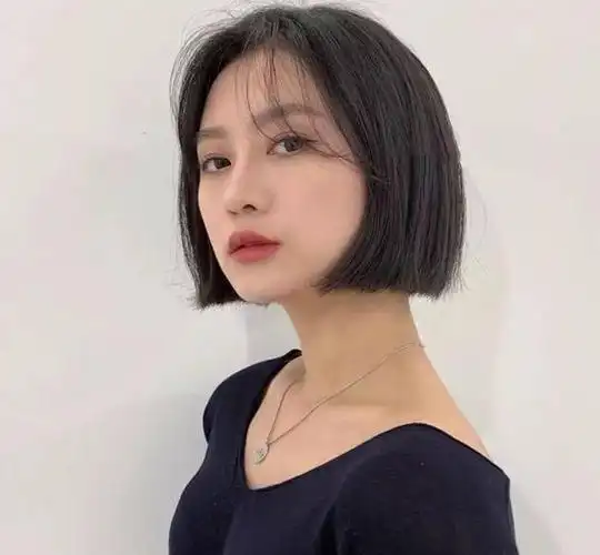 这是最适合中年女性的发型:齐耳短发!谁见都夸显年轻