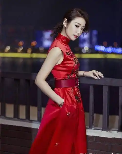 新年新气场,喜欢林心如的看过来,一袭旗袍穿出国韵感_的设计_姐姐