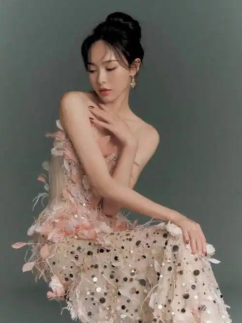 唐嫣:娱乐圈的明媚传奇,接地气的坚韧汪小姐_明星_魅力_角色