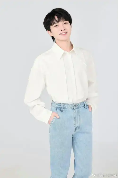 [抱一抱] 梦到周深跟蛙了……好像我还当上了周深的助理,哈哈哈哈哈哈