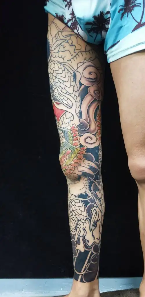 花腿上色纹身图片腿部老传统云龙九郎彩色老传统花腿纹身图案