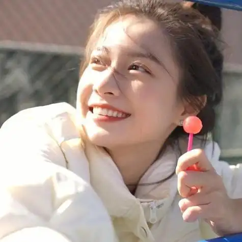 笑容灿烂的女生头像图片 阳光爱笑开朗很治愈女生图片