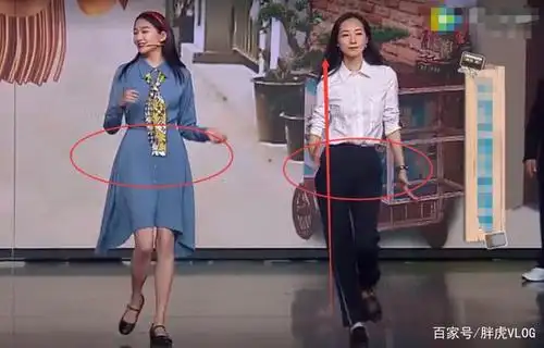 关晓彤韩雪走秀,一个穿裙子走路像逛街,一个穿长裤扭胯像跳舞
