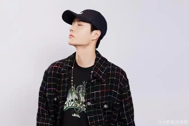 王一博换新棒球帽##王一博将帽子进行到底##王一博看到热烈街蔚的