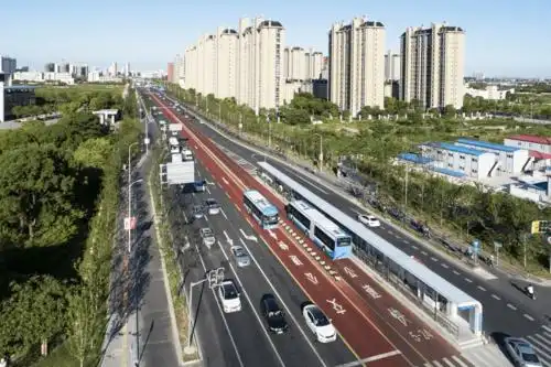 奉贤新城对外铁路服务能力,打造为奉贤新城的对外交通节点,引入奉贤线