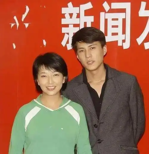 演员田小洁从车间到荧屏如今娶了女神江珊事业蒸蒸日上