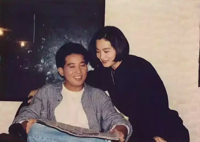 年轻时候的林青霞是女神级的美女,秦汉是男神级的帅哥,在粉丝们的眼里