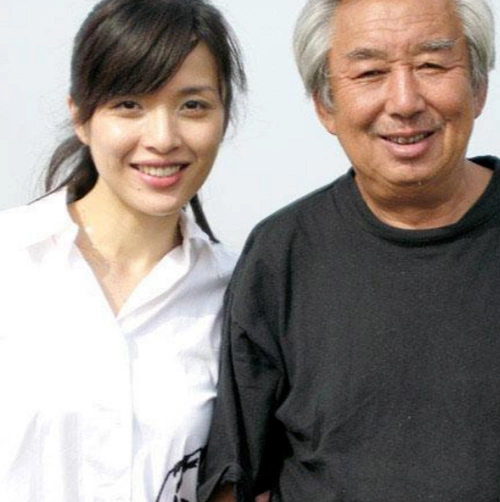 她因拍吻戏被富豪前夫抛弃二婚嫁靳东被宠成公主儿子帅出天际李佳