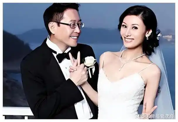 把李嘉欣张柏芝儿子放到一起才发现老公颜值高有多重要