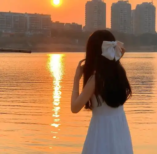 背影女头 | 夕阳下氛围感女生头像_漂亮_网络综合_微信