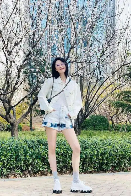 张雯分享春日美照迎接春暖花开