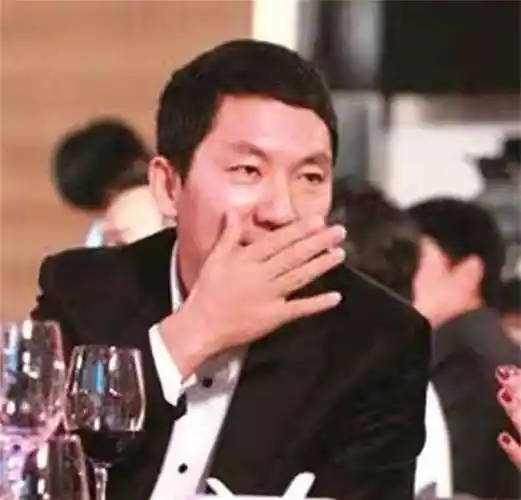 原创李小冉爱情前男友雇13人砍现男友最终花落5亿身家男闺蜜