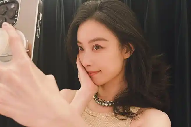 时尚日报##倪妮自拍第三视角