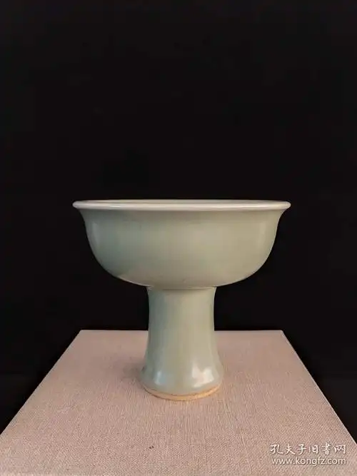 64_宋·龙泉青瓷高足杯,全品. 尺寸:高10口经11公分