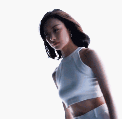 倪妮晒健身随拍三宫格