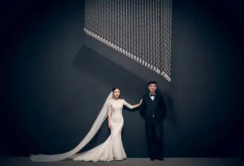 李强78张雅琳的婚纱照新鲜出炉啦,快来送祝福拿大奖啦!