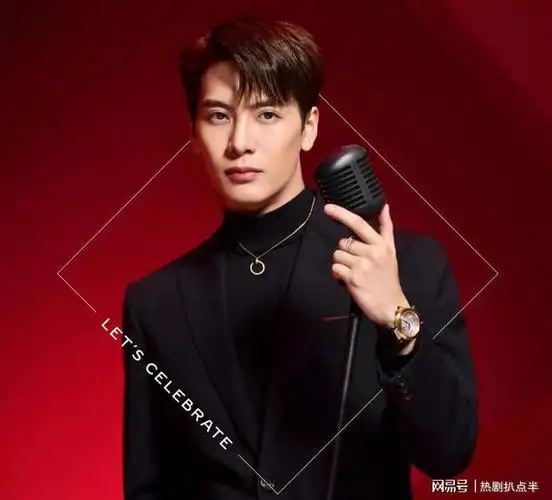 vivos12系列代言人王嘉尔亮相新春视频时尚单品是它快get同款