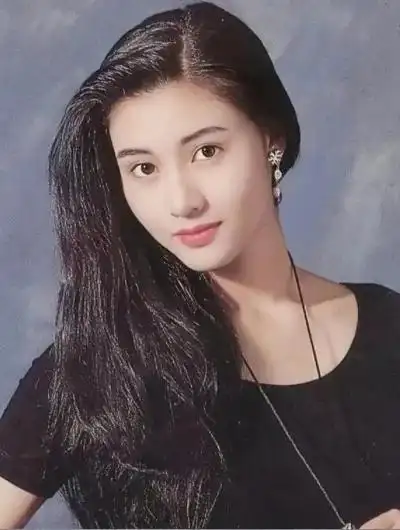 李嘉欣年轻时有多美?可以说是盛世美颜,镜子都装不下她的美!