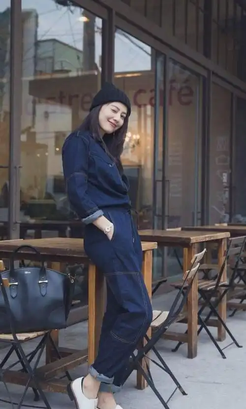 高圆圆的好身材藏不住穿蓝色丝绒裙秀小蛮腰美得太惊艳