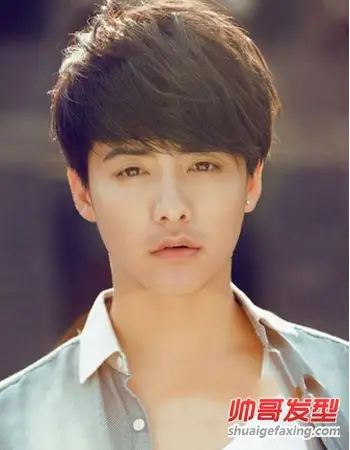 男生齐刘海锅盖头发型 萌系男生可爱潮发型(3)