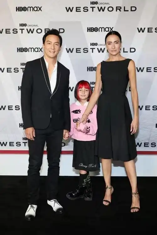 吴彦祖老婆个人资料介绍,吴彦祖罕见公开与太太lisa s合影,两人越长越