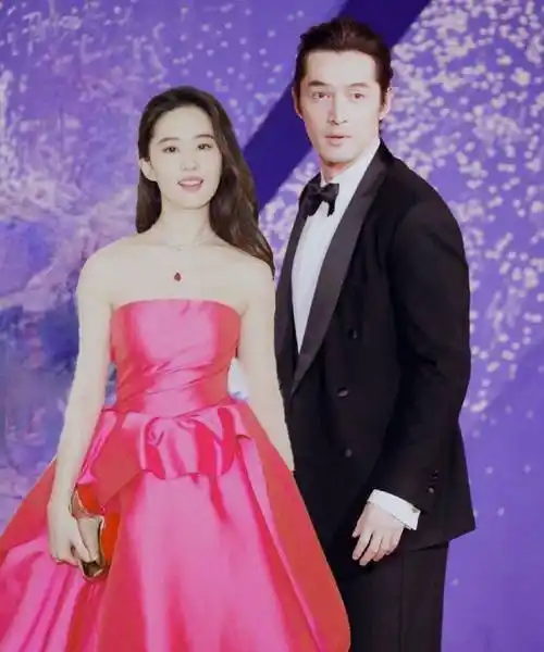 网曝胡歌刘亦菲年底官宣结婚,婚纱照曝光,粉丝哭了