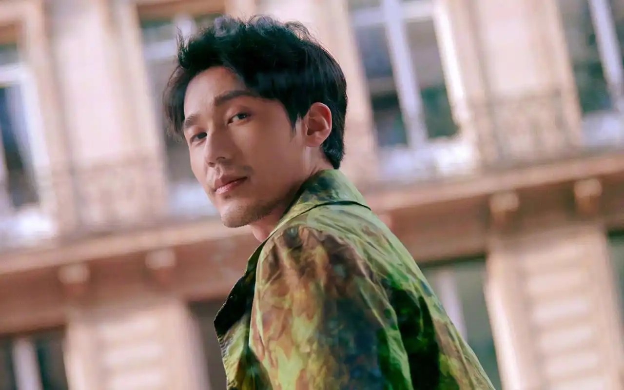 白宇街拍图片桌面壁纸